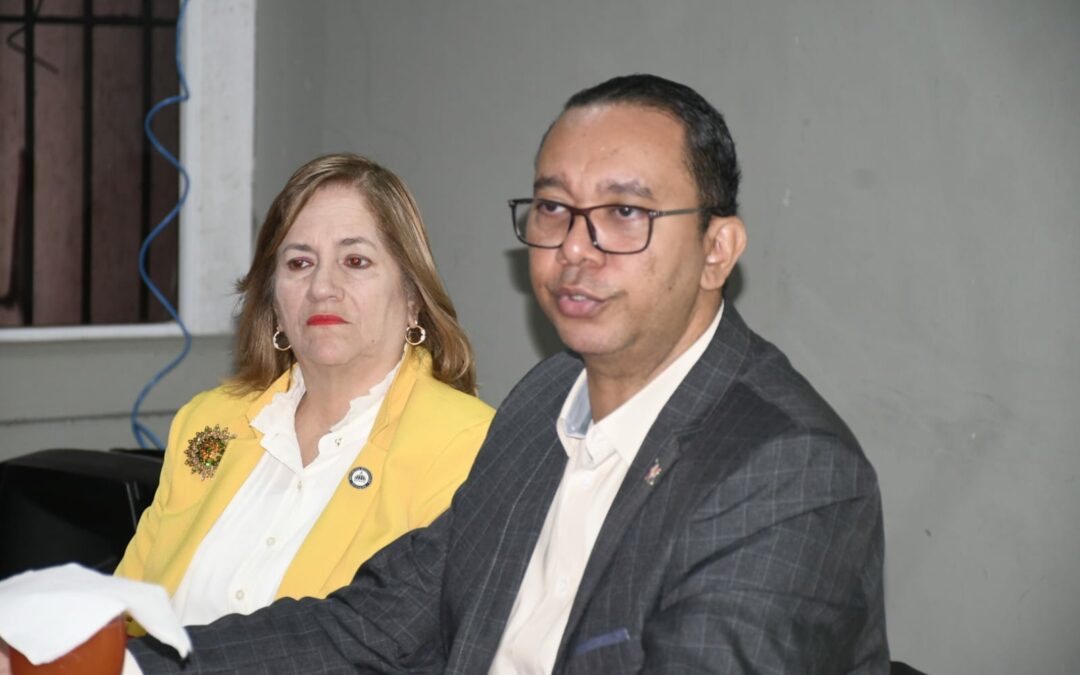 Director de Tecnología Educativa del Minerd se reune con directores distritales y técnicos docentes de Santiago