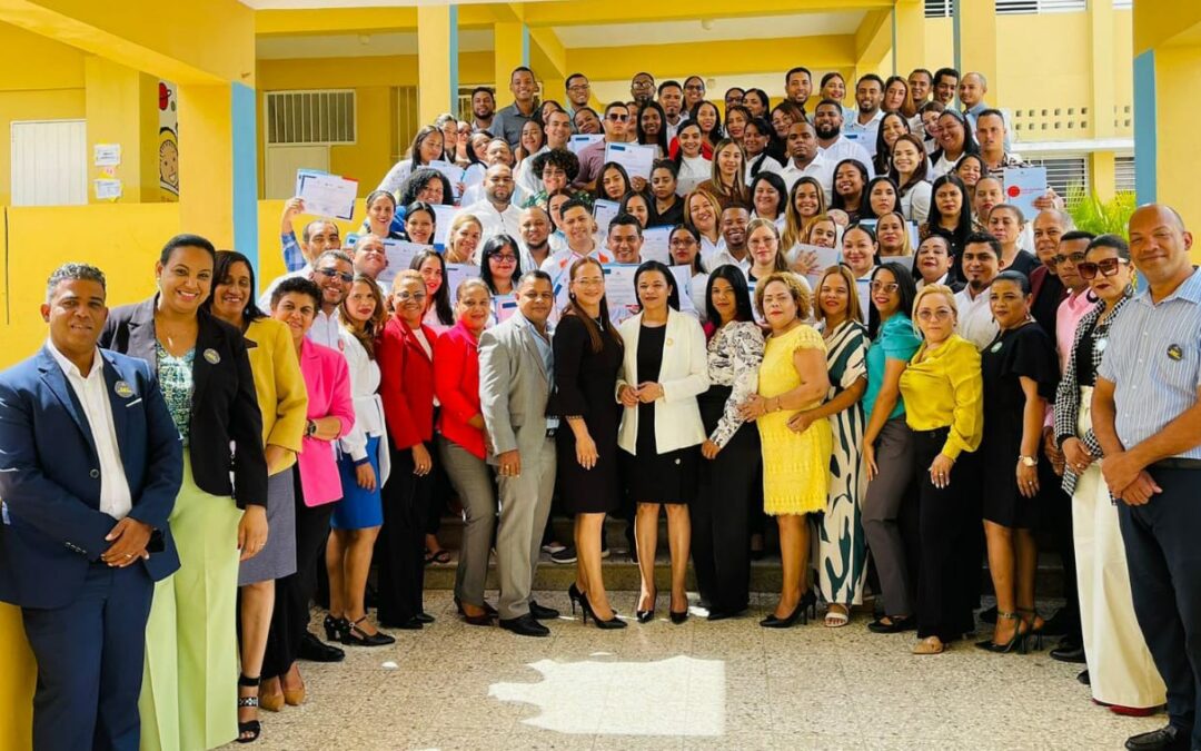 Distrito Educativo 08-07 reconoce a docentes egresados del programa de Inducción