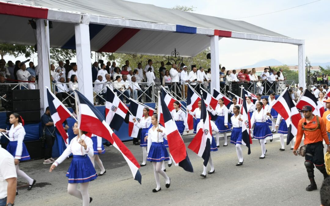Estudiantes de Santiago participan en desfile Batalla 30 de Marzo, presidido por el Primer Mandatario Luis Abinader