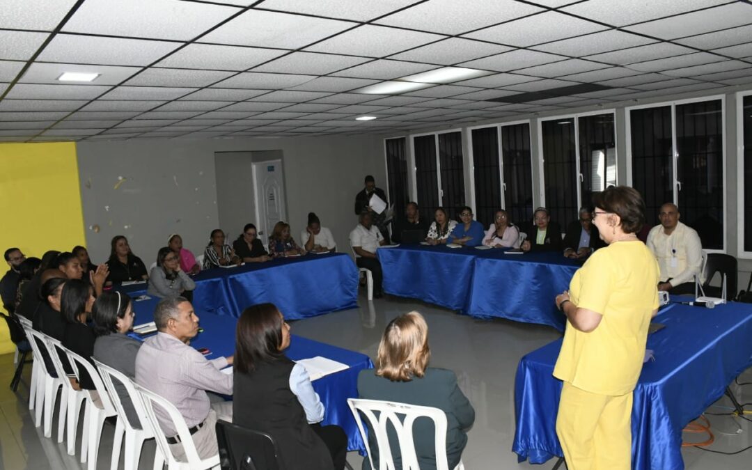 Regional 08 del Minerd realiza taller Manejo de Conflictos y Toma de Decisiones