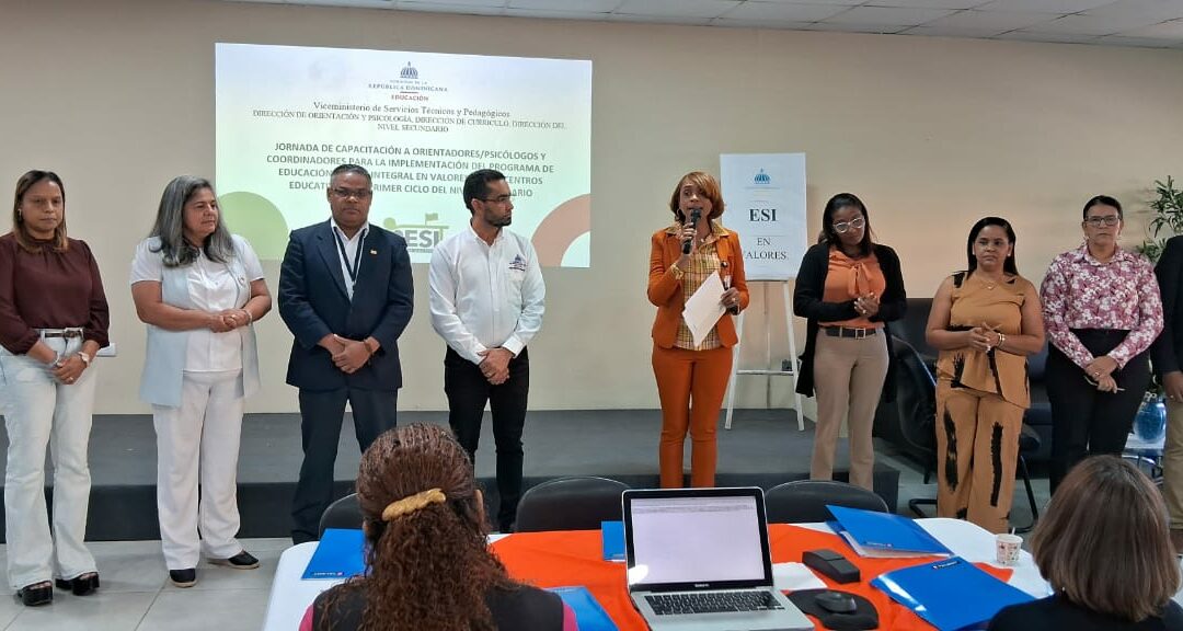 Viceministerio de Servicios Técnicos Pedagógicos y la Regional 08 del Minerd desarrollan Jornada de Capacitación a Orientadores y Psicólogos