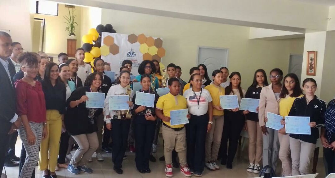 Distrito Educativo 08-01 de San José de Las Matas realiza Olimpíadas de deletreo “Spelling Bee”