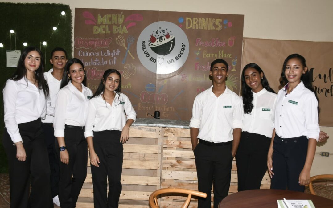 Estudiantes participan en Feria de Emprendedores Politécnico Nuestra Señora de las Mercedes