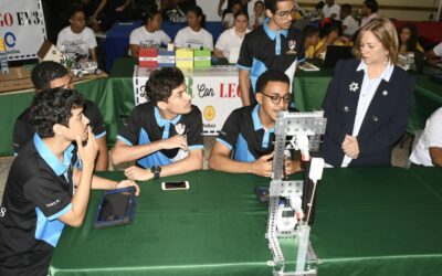 Estudiantes participan Feria Robótica Educativa